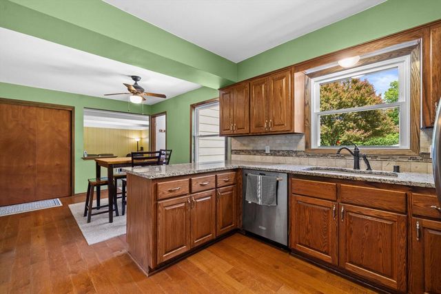 S70W22020 Alameda DRIVE, Big Bend, WI 53103