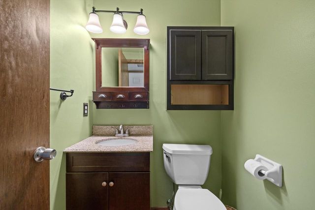 S70W22020 Alameda DRIVE, Big Bend, WI 53103