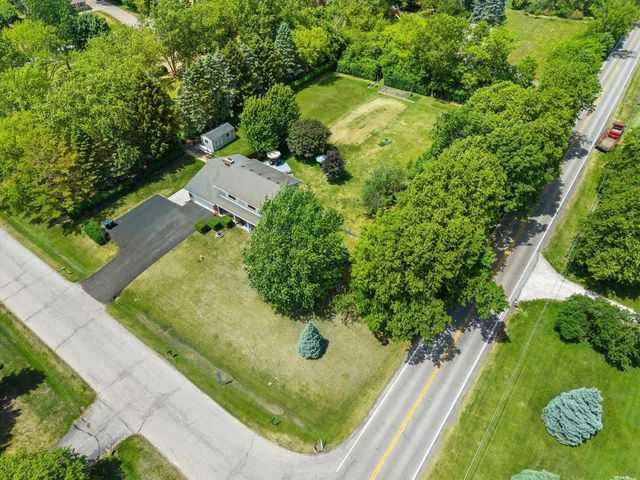 S70W22020 Alameda DRIVE, Big Bend, WI 53103