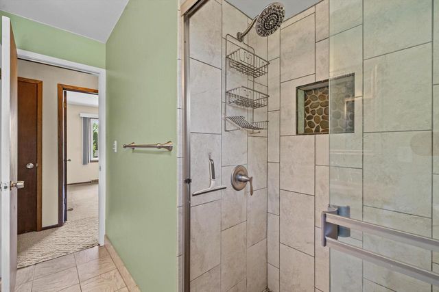 S70W22020 Alameda DRIVE, Big Bend, WI 53103