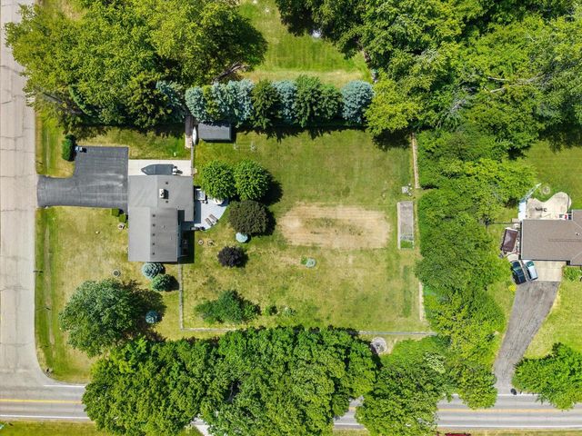 S70W22020 Alameda DRIVE, Big Bend, WI 53103
