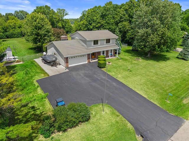 S70W22020 Alameda DRIVE, Big Bend, WI 53103