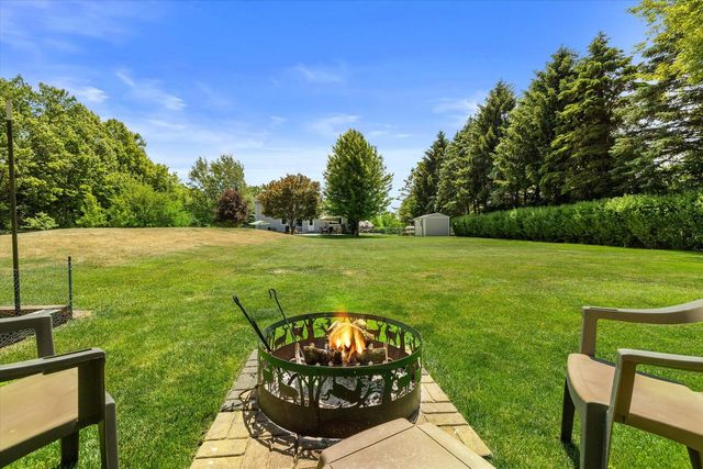 S70W22020 Alameda DRIVE, Big Bend, WI 53103