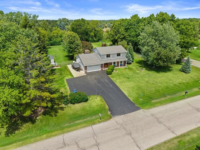 S70W22020 Alameda DRIVE, Big Bend, WI 53103