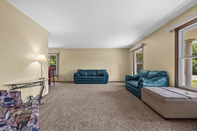 S70W22020 Alameda DRIVE, Big Bend, WI 53103