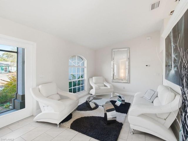 32 9th AVE, Cape Coral, FL 33909