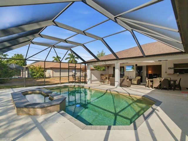 32 9th AVE, Cape Coral, FL 33909