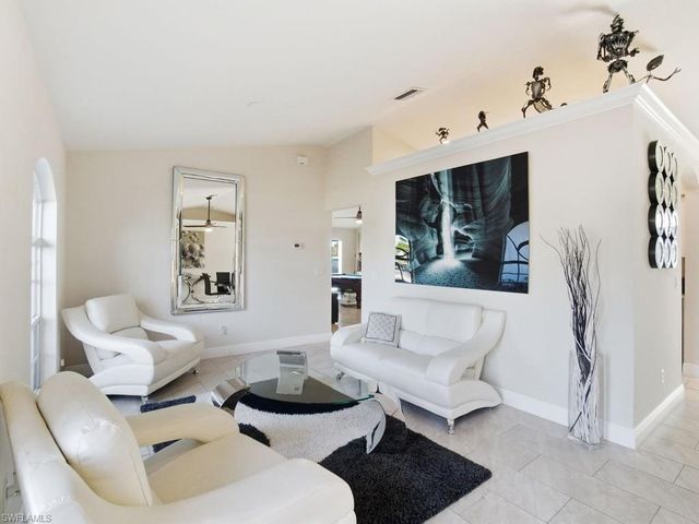 32 9th AVE, Cape Coral, FL 33909