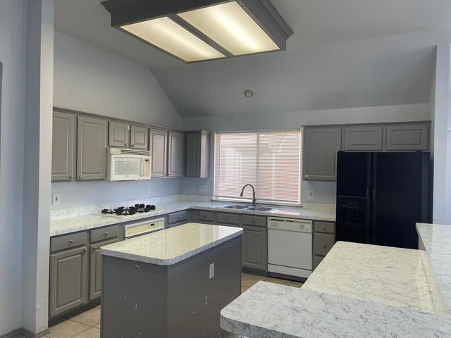 4820 Thames Drive, Grand Prairie, TX 75052