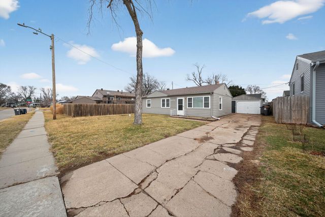 4005 RAWLINS Drive, Council Bluffs, IA 51501