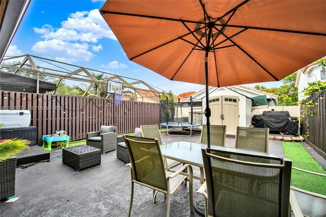 10044 SW 137th Pl ., Miami, FL 33186