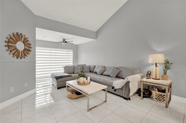 10044 SW 137th Pl ., Miami, FL 33186