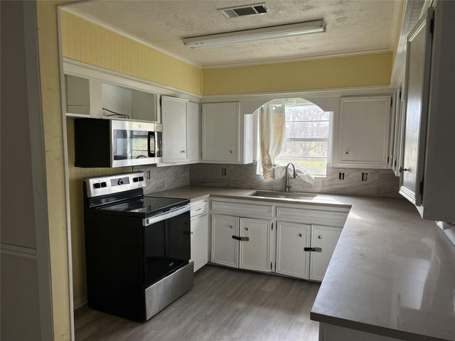 380 Governors Hogg Drive, Point Blank, TX 77364