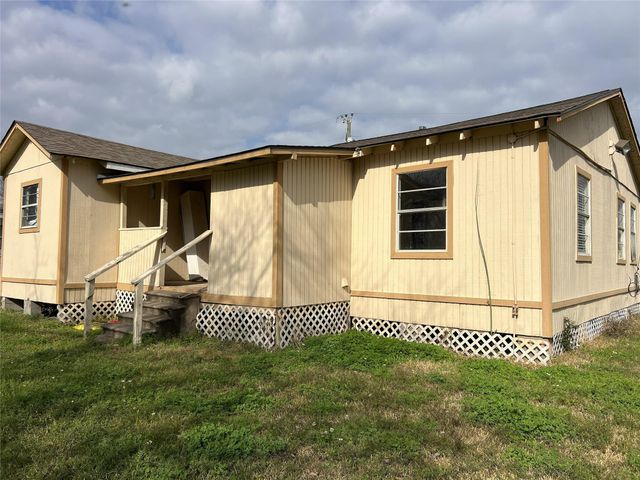 380 Governors Hogg Drive, Point Blank, TX 77364