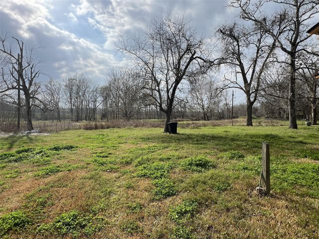 380 Governors Hogg Drive, Point Blank, TX 77364