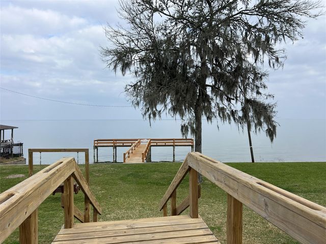 380 Governors Hogg Drive, Point Blank, TX 77364