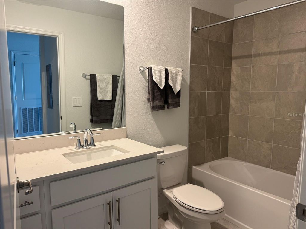 Image 11 of property listing at 19140 SCALLOP LOOP 107, Bradenton, FL 34211