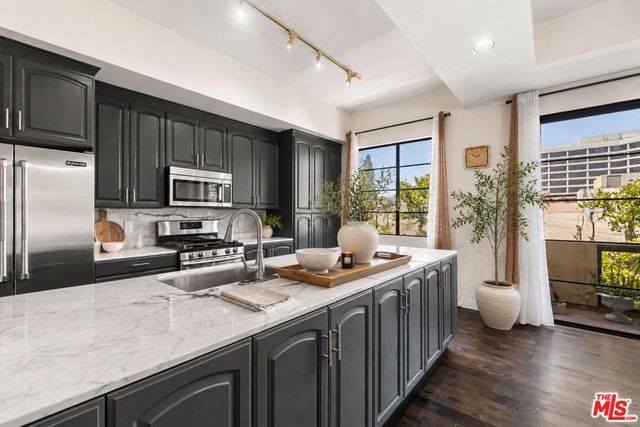 234 S Gale Drive 209, Beverly Hills, CA 90211