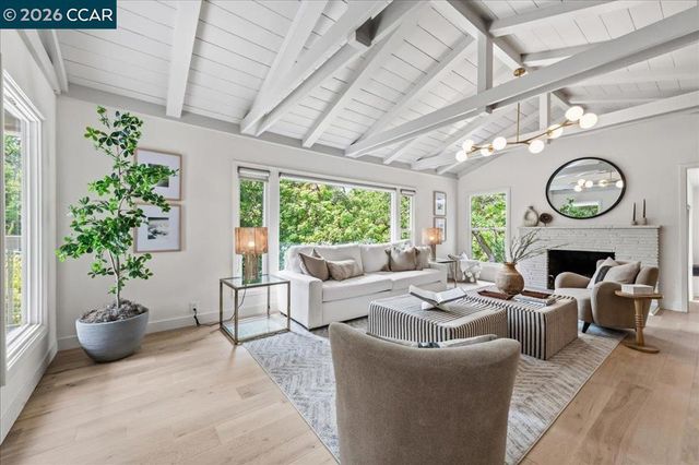 3 Mountain View Pl, Lafayette, CA 94549