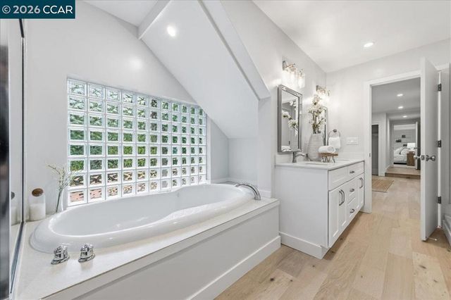 3 Mountain View Pl, Lafayette, CA 94549