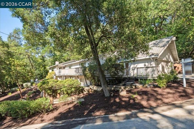 3 Mountain View Pl, Lafayette, CA 94549