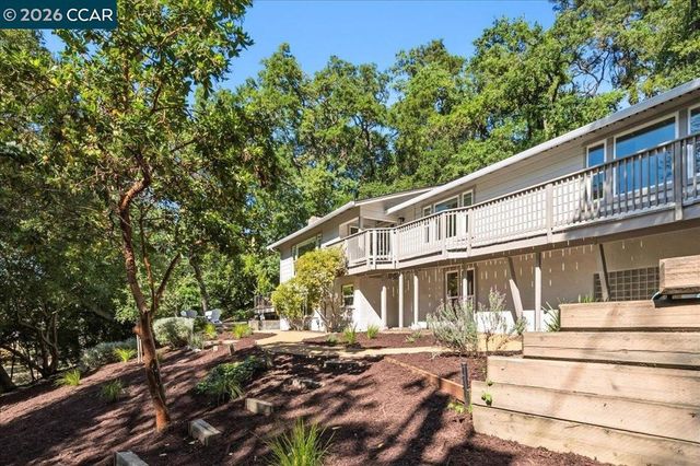 3 Mountain View Pl, Lafayette, CA 94549