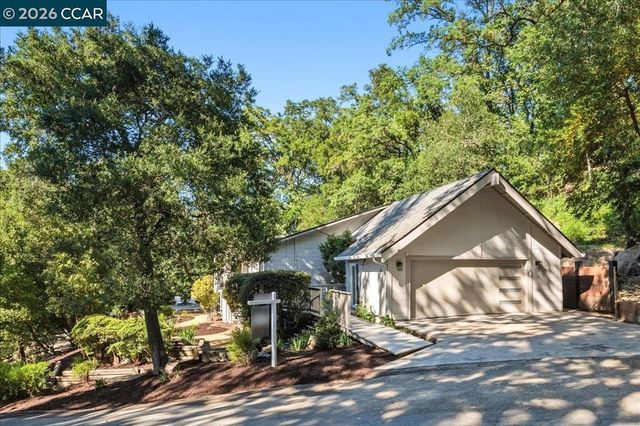 3 Mountain View Pl, Lafayette, CA 94549