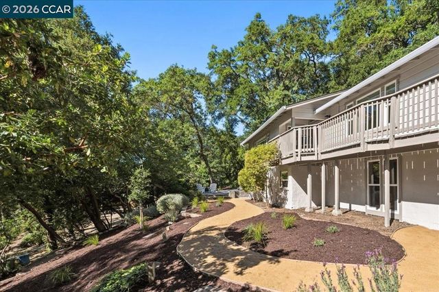 3 Mountain View Pl, Lafayette, CA 94549