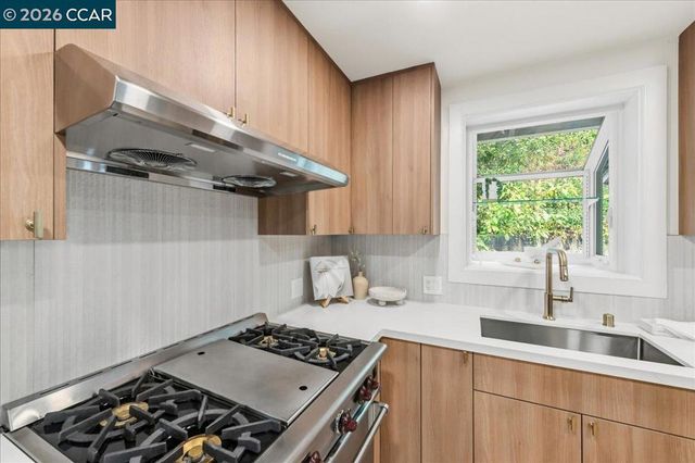 3 Mountain View Pl, Lafayette, CA 94549