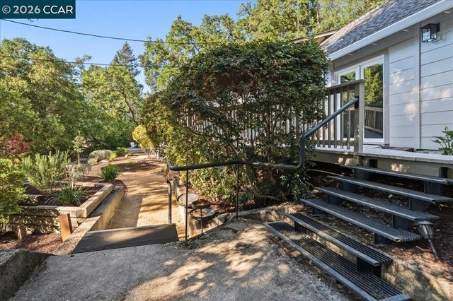 3 Mountain View Pl, Lafayette, CA 94549