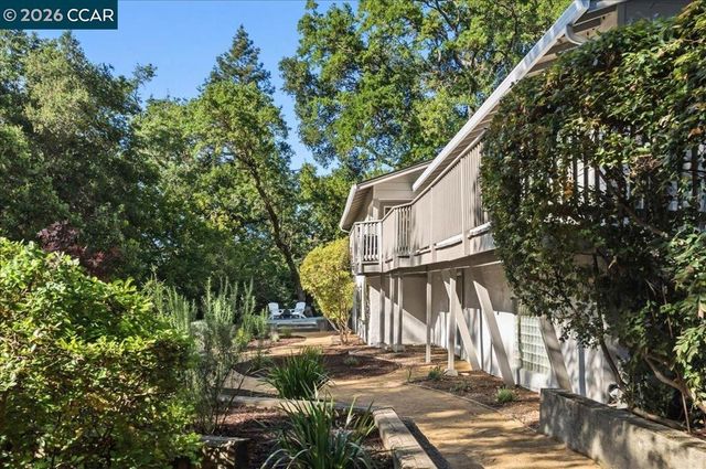 3 Mountain View Pl, Lafayette, CA 94549