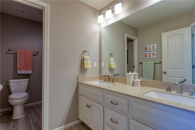 19005 W 166th Street, Olathe, KS 66062