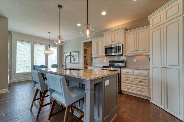 19005 W 166th Street, Olathe, KS 66062