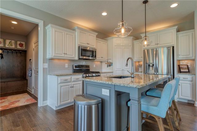 19005 W 166th Street, Olathe, KS 66062