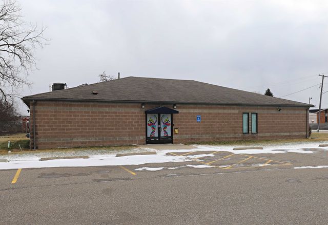 3525 E Court Street, Flint, MI 48506