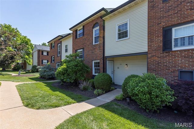118 Conway Cove Drive, Chesterfield, MO 63017