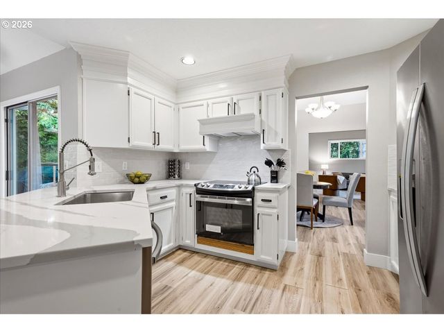 5702 Sw SEYMOUR St, Portland, OR 97221