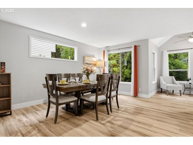 5702 Sw SEYMOUR St, Portland, OR 97221
