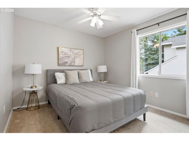 5702 Sw SEYMOUR St, Portland, OR 97221