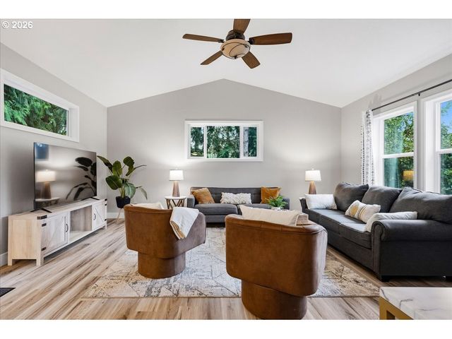 5702 Sw SEYMOUR St, Portland, OR 97221