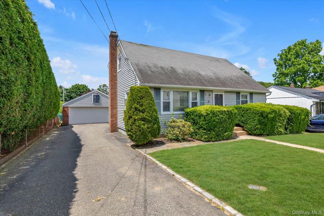 3 Avenue B, Locust Valley, NY 11560