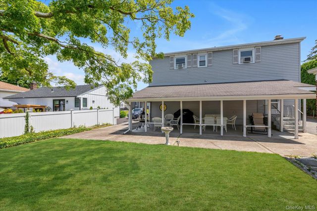 3 Avenue B, Locust Valley, NY 11560