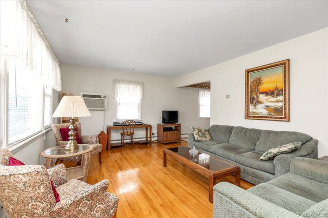 3 Avenue B, Locust Valley, NY 11560