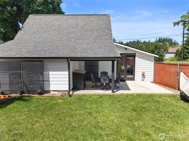 698 6th Avenue W, Tenino, WA 98589