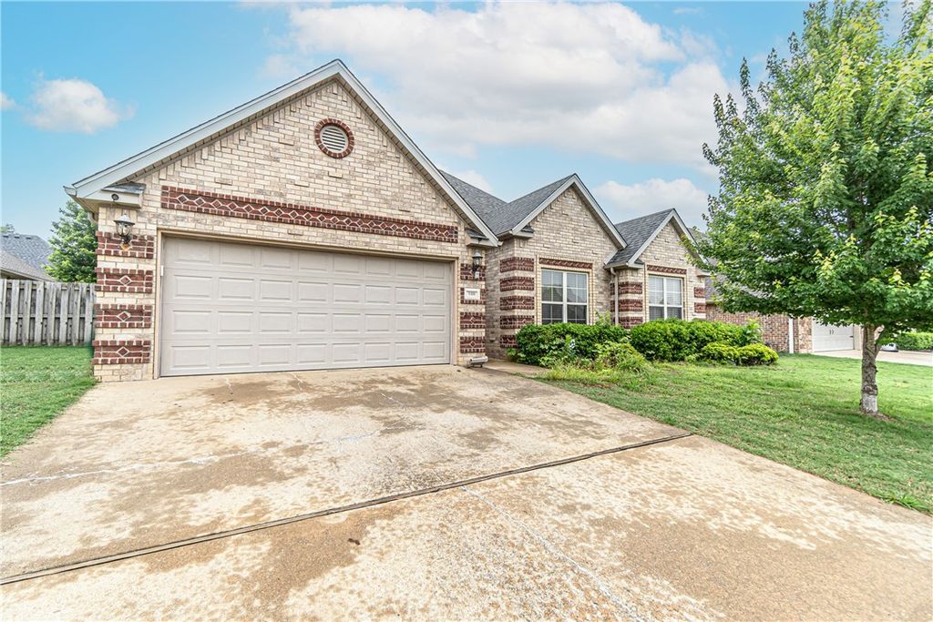 1151 Torbay Trace, Centerton, AR 72719