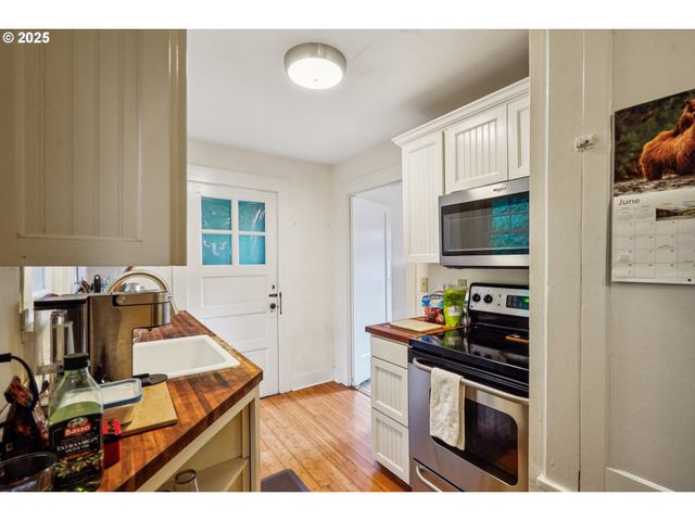 6637 Nw SAINT HELENS Rd, Portland, OR 97210