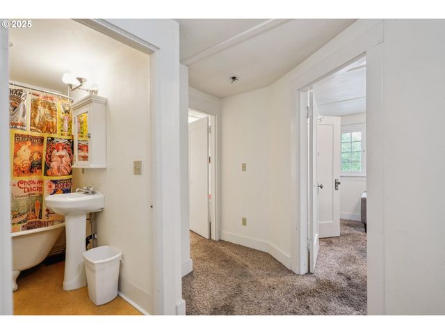 6637 Nw SAINT HELENS Rd, Portland, OR 97210