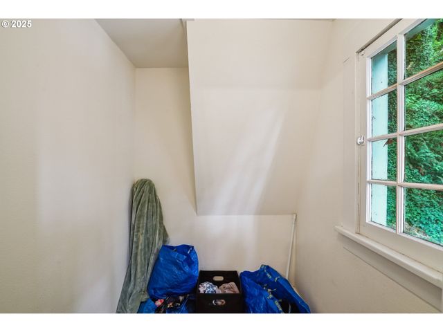 6637 Nw SAINT HELENS Rd, Portland, OR 97210