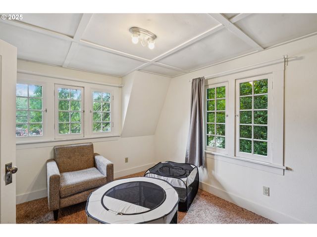 6637 Nw SAINT HELENS Rd, Portland, OR 97210