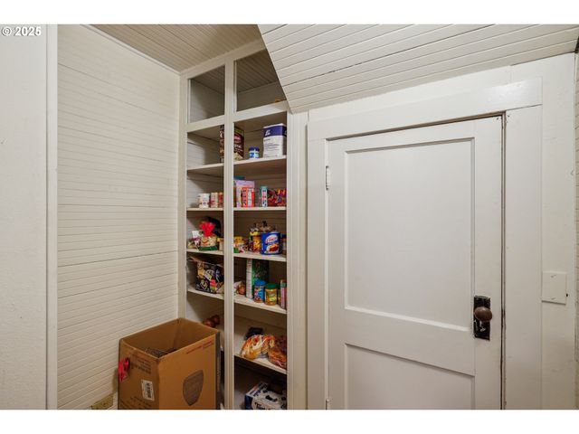 6637 Nw SAINT HELENS Rd, Portland, OR 97210